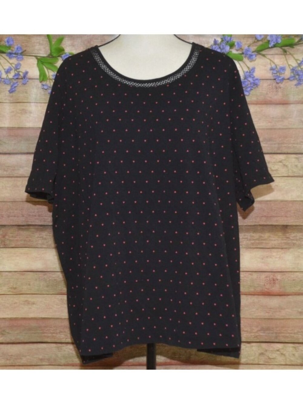 Catherines Suprema Collection 2X Black Top Tee Pink Hearts Cutout Scoop Neck
